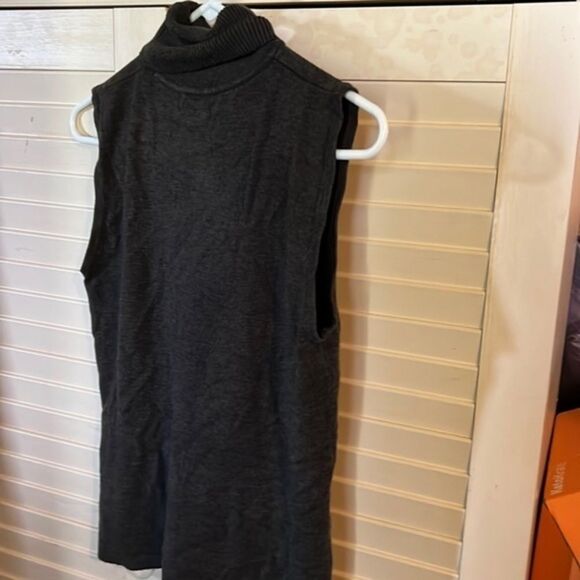 IB Diffusion Sleeveless Turtleneck Blouse - Picture 4 of 4